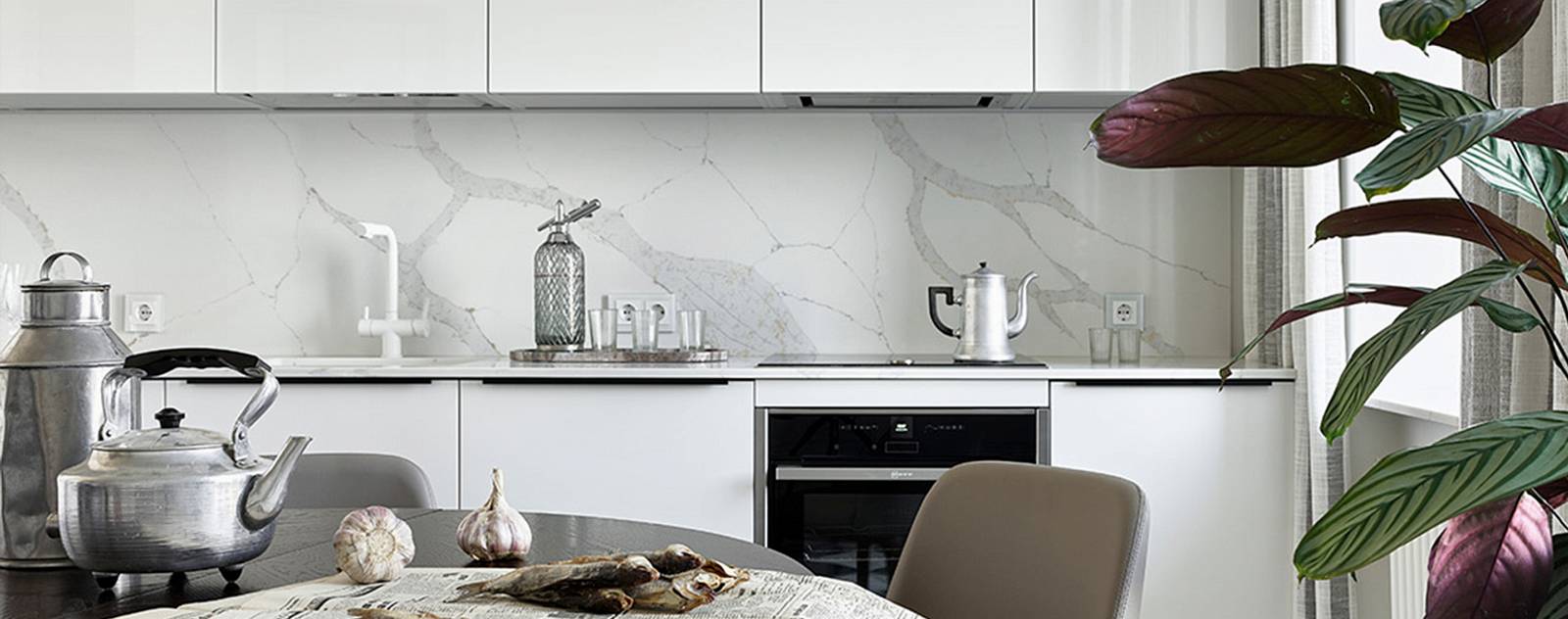 Кухня из проекта Елены Симкиной в высотке на Красных воротах