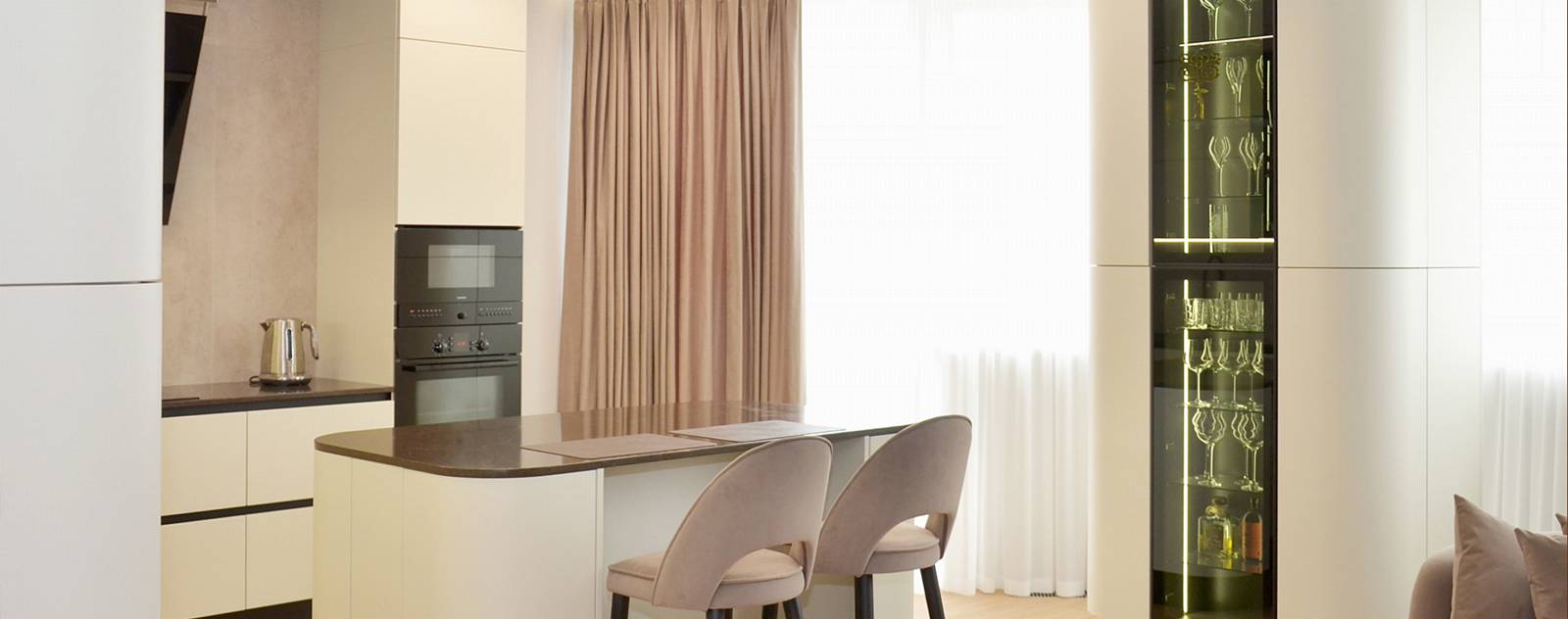 Реализованный проект кухни-гостиной в Краснодаре