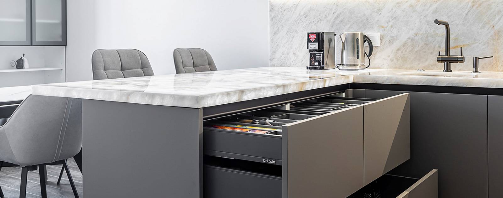 Открытый интерьер стильной московской квартиры