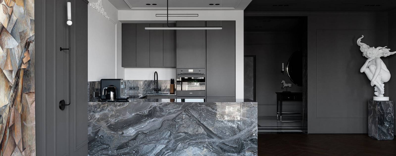 ЖК Бристоль, Галерея теней: загадочная квартира